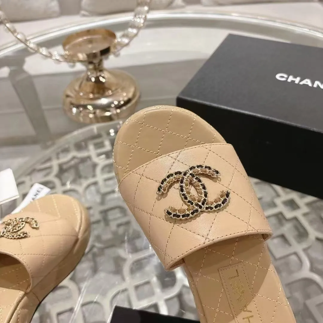 👟👟Ex-factory price 480👟👟 🎉Chanel Chanel 2025 Xiaoxiang C family thick-soled sandals series official website synchronization, classic and elegant, casual wear 🌹🌹🌹🌹Original logo ~ Made of imported sheepskin and C family custom fabrics, a variety of colors for the goddess to choose! ❤️❤️❤️❤️ Code number: 36~40 (35.41.42 customized, non-returnable) Color: 5 colors;